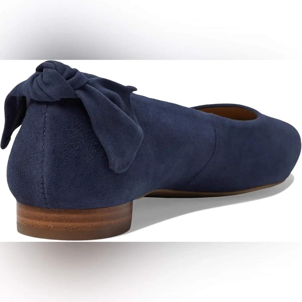NWOB Bernardo Women’s Eloise Bow Accent Navy Flats in size 8 - Picture 4 of 10